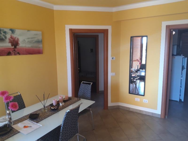 Elegante appartamento posto al piano secondo.